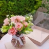 Box vitrine vaso trouxinha em murano com arranjo delicado - Imagem 3