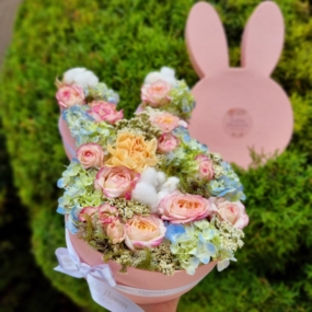 Alternative view of Flowerbox Easter Rosa