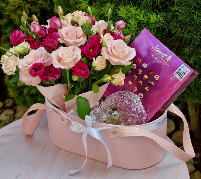 Flowerbox Lily no Potiche de Cristal e Pralinas Lindt - Imagem 2