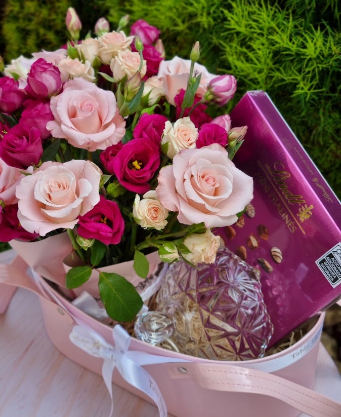 Flowerbox Lily no Potiche de Cristal e Pralinas Lindt - Imagem 4