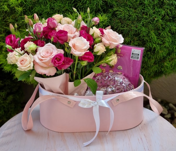 Flowerbox Lily no Potiche de Cristal e Pralinas Lindt