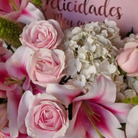 Alternative view of Flowerbox Maleta Lírios Personalizada