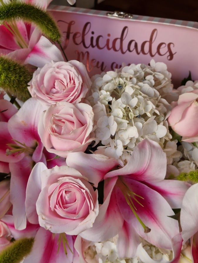 Flowerbox Maleta Lírios Personalizada - Imagem 2