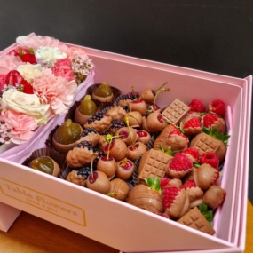 Alternative view of Table Box retangular Bloom Berry com flores