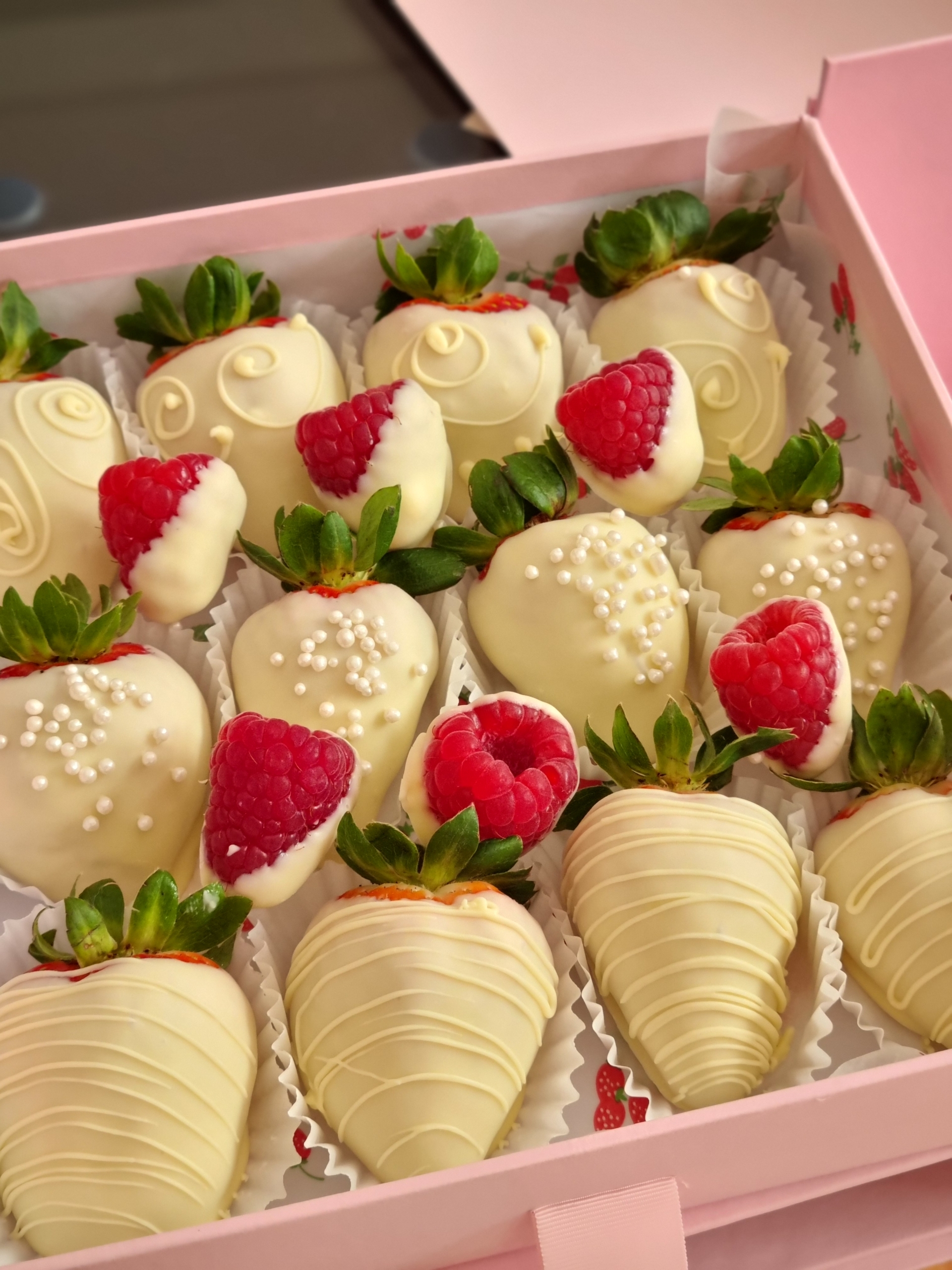 Flowerbox Supresa coração rosas e chocoberry - Imagem 3