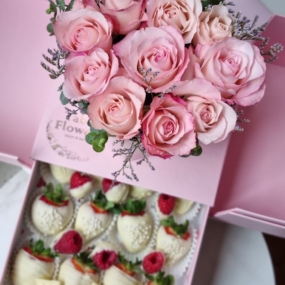 Alternative view of Flowerbox Supresa coração rosas e chocoberry