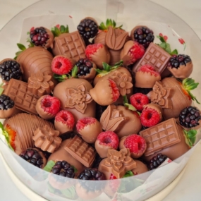 Alternative view of Berry box vitrine morangos, framboesas e amoras