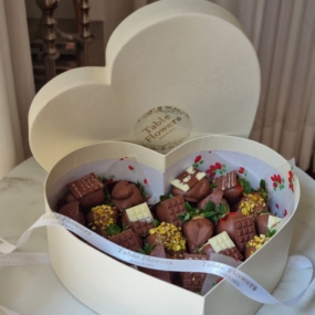 Alternative view of Heartbox off white Strawberry