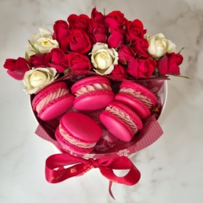 Alternative view of Flowerbox Petit Macarons