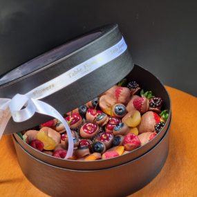 Alternative view of XChristmas berry box