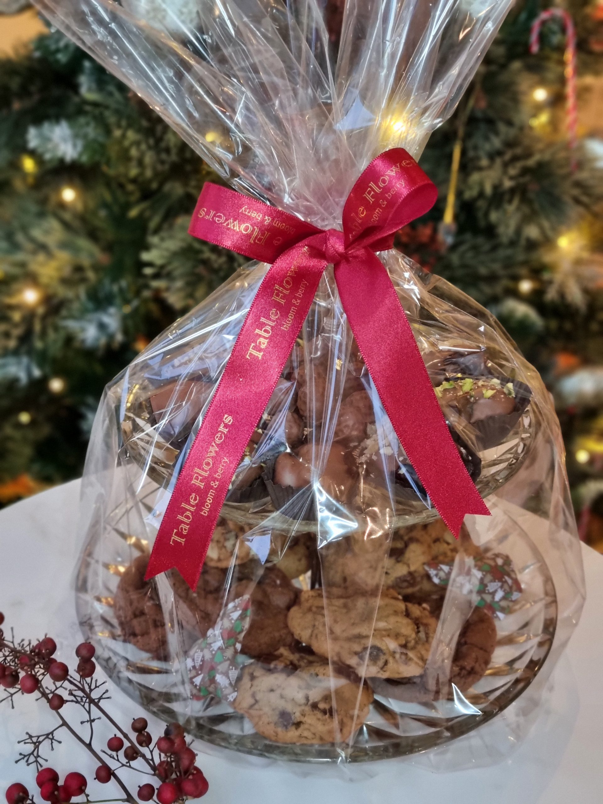 Prato 2 andares Cookies, Tâmaras recheadas e Bombons de Amendoim - Imagem 3