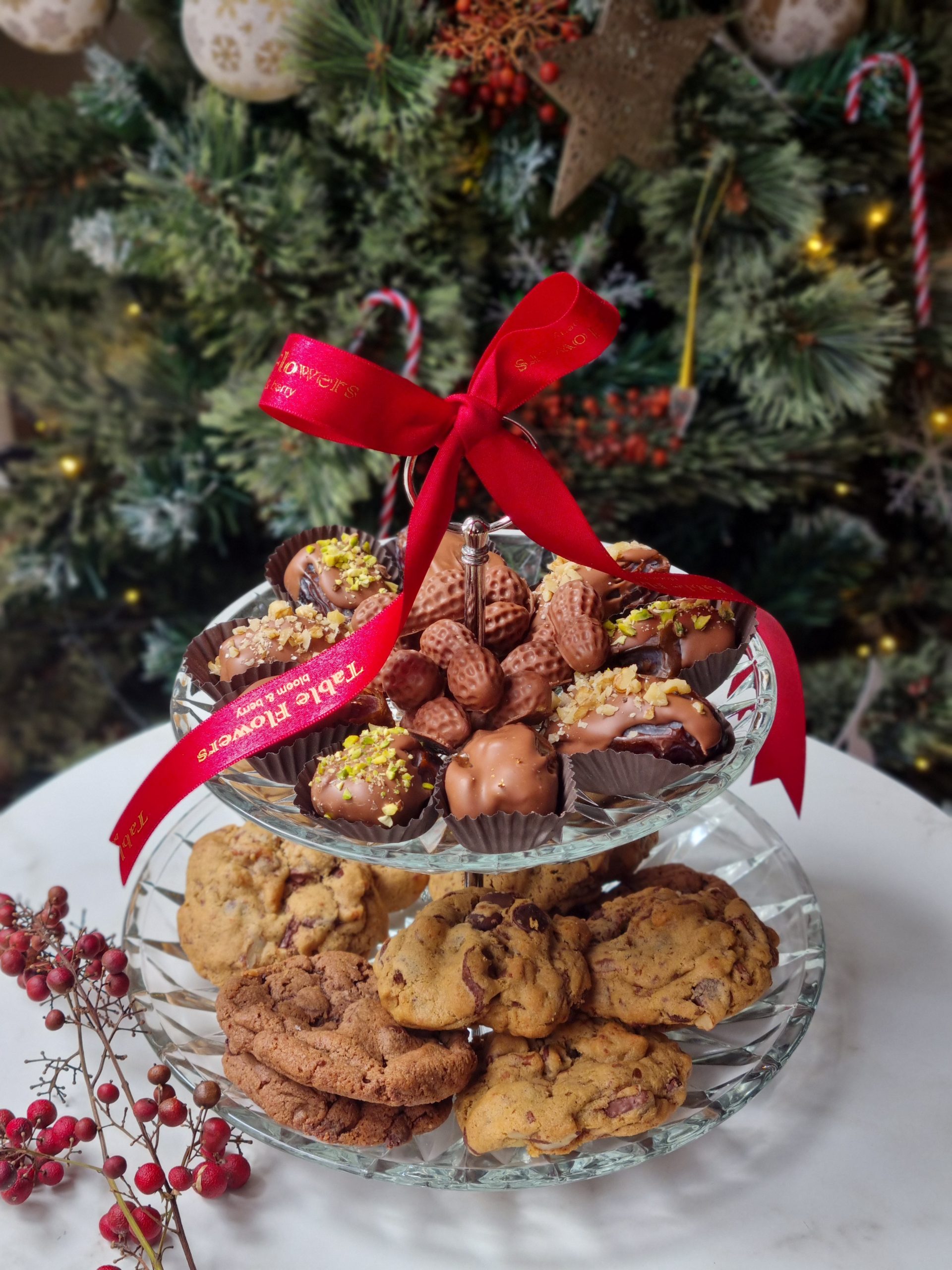 Prato 2 andares Cookies, Tâmaras recheadas e Bombons de Amendoim