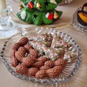 Prato Folha Cristal com bombom e árvores chocolate belga