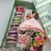 Macarons e mini bouquet de flores