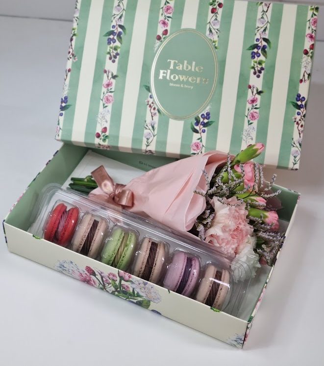 Macarons e mini bouquet de flores - Imagem 2