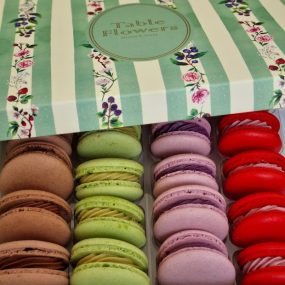 🐇Caixa retangular 20 Macarons diversos sabores