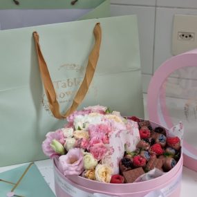 Alternative view of La Belle mix de flores e chocoberry - rosa